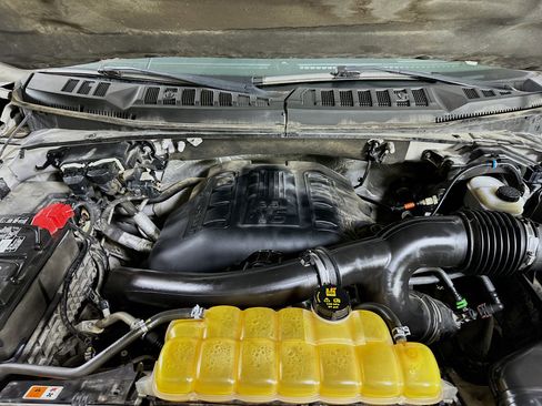 Used 2016 Ford F150 Platinum w/ Equipment Group 701A Luxury image 33