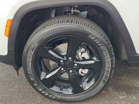 New 2025 Jeep Grand Cherokee Altitude image 16