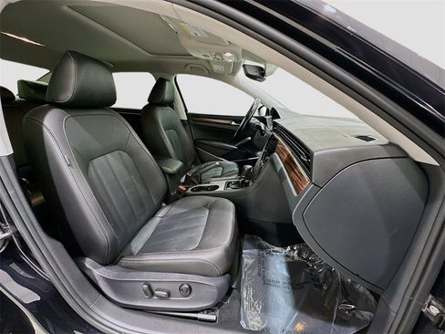 Used 2020 Volkswagen Passat 2.0T SEL image 30