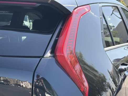 Used 2025 Kia Niro EX FWD image 25