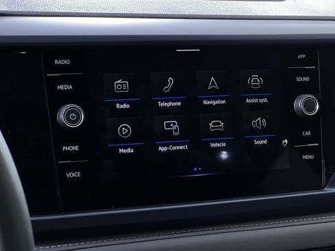 Used 2024 Volkswagen Taos SE image 18