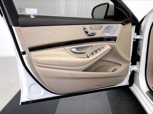 Used 2019 Mercedes-Benz S 560 Sedan image 26