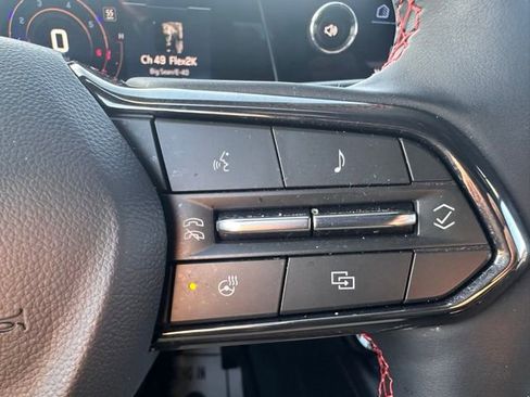 Used 2025 Chevrolet Traverse RS image 24