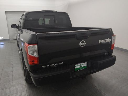Used 2017 Nissan Titan SV image 6