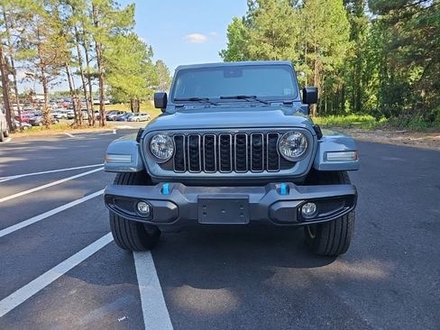 Used 2024 Jeep Wrangler Unlimited w/ Convenience Group AWD/4WD image 2