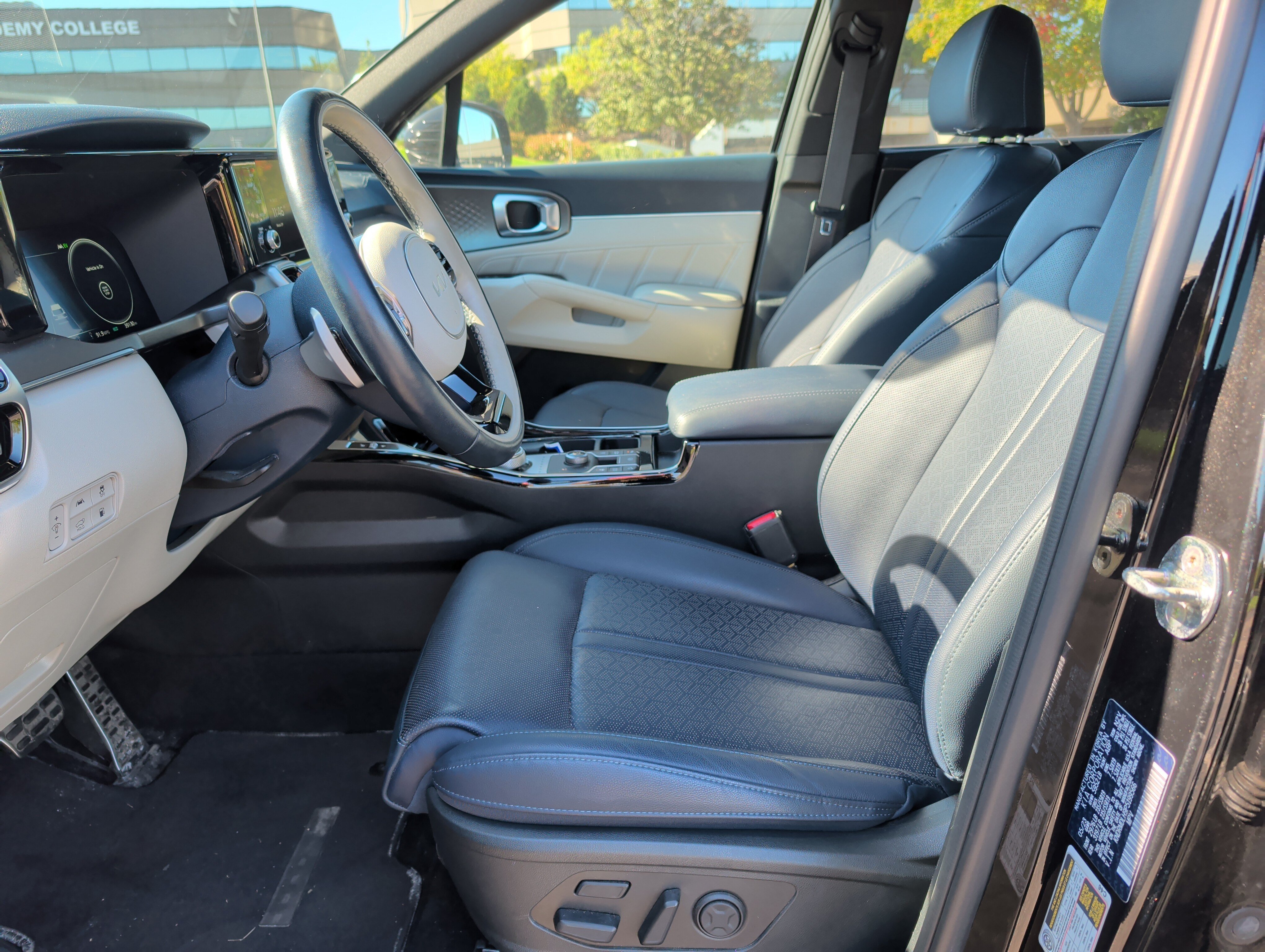 Certified 2023 Kia Sorento SX Prestige AWD/4WD image 6