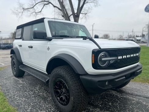 New 2026 Ford Bronco Outer Banks w/ Sasquatch Package AWD/4WD image 2