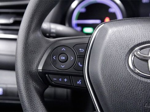 Used 2020 Toyota Camry LE image 25