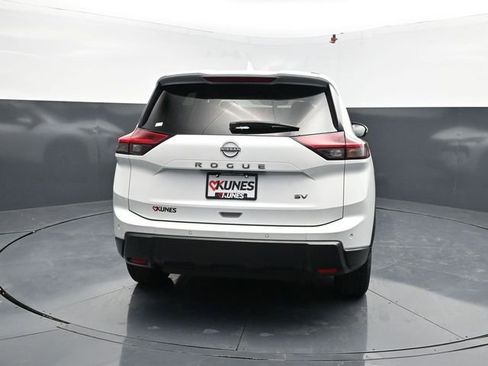 Used 2024 Nissan Rogue SV FWD image 7