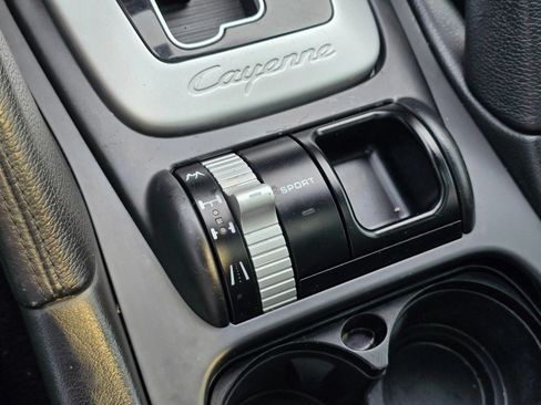 Used 2010 Porsche Cayenne AWD/4WD image 30