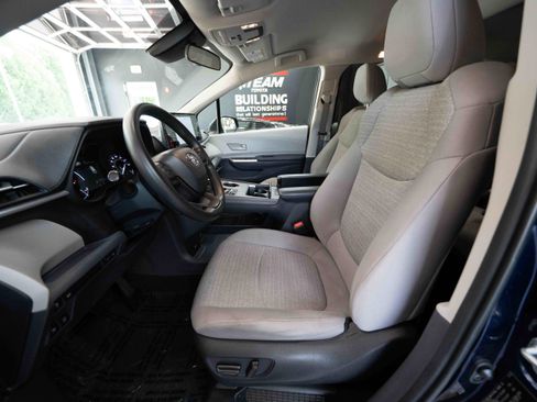 Used 2022 Toyota Sienna LE AWD/4WD image 9