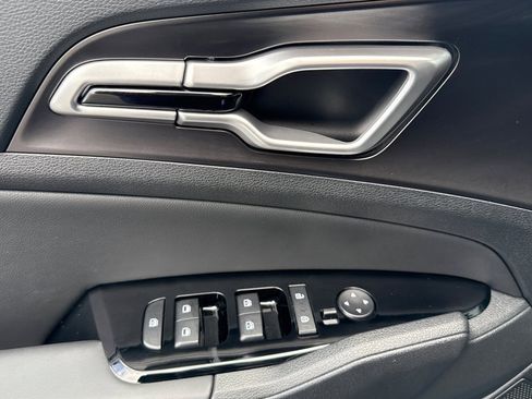 Certified 2025 Kia Sportage EX image 8
