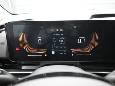 Used 2025 Kia Carnival FWD image 14