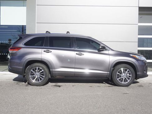 Used 2018 Toyota Highlander XLE image 7