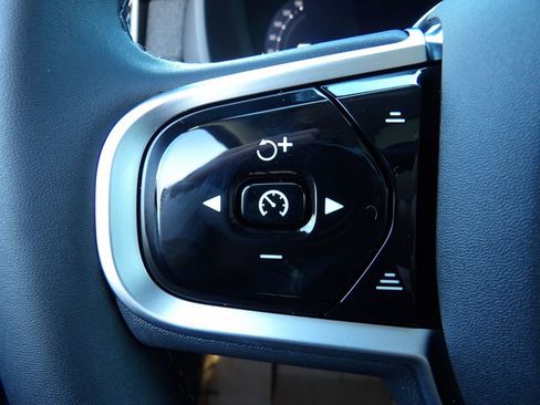 New 2026 Volvo XC90 B6 Core w/ Protection Package Premier AWD/4WD image 18
