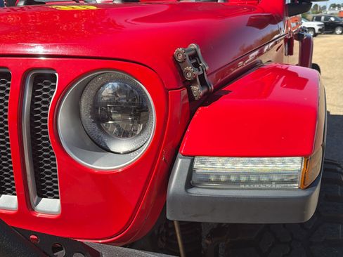 Used 2020 Jeep Wrangler Unlimited Sahara image 9