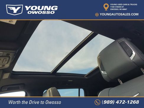 Certified 2024 Cadillac Escalade ESV Premium Luxury w/ LPO, Floor Liner Package AWD/4WD image 9