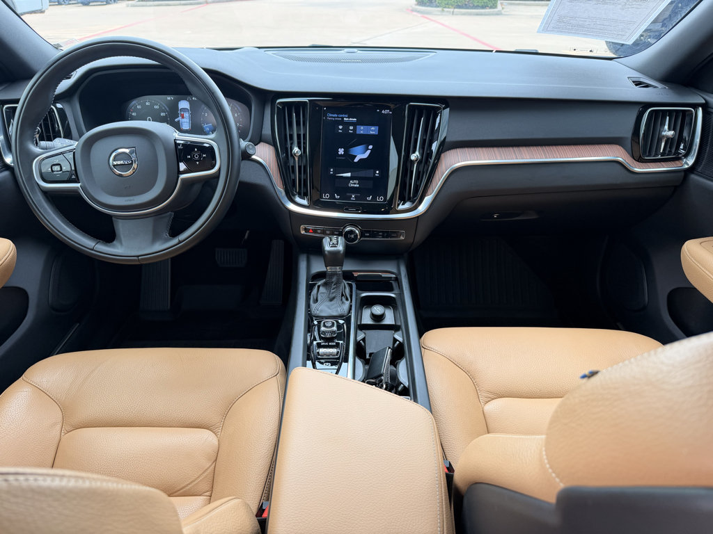 Used 2020 Volvo V60 T5 Momentum FWD image 2