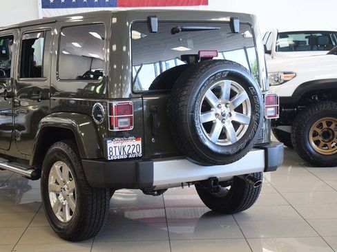 Used 2015 Jeep Wrangler Unlimited Sahara w/ Dual Top Group AWD/4WD image 24