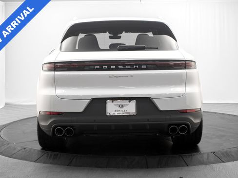 Used 2025 Porsche Cayenne S AWD/4WD image 4