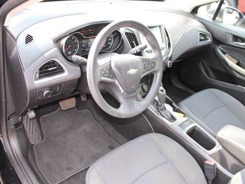 Used 2017 Chevrolet Cruze LT w/ Convenience Package FWD image 13