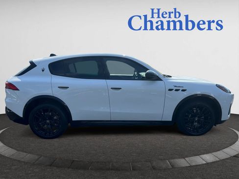 Used 2025 Maserati Grecale Modena image 9