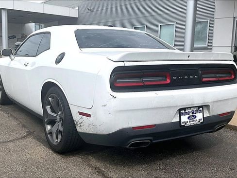 Used 2015 Dodge Challenger SXT image 3