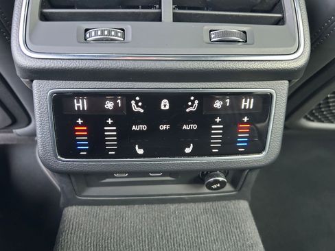 Used 2021 Audi S6 Prestige w/ Prestige Package image 22