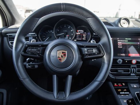 Certified 2026 Porsche Macan AWD/4WD image 16