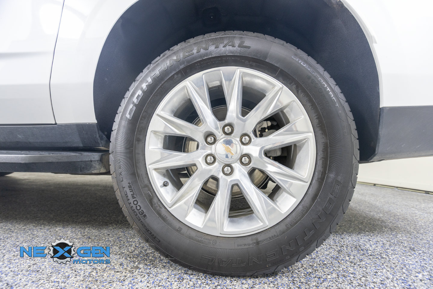 Used 2025 Chevrolet Suburban Premier AWD/4WD image 46