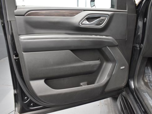 Used 2023 Chevrolet Suburban LT w/ Luxury Package AWD/4WD image 5
