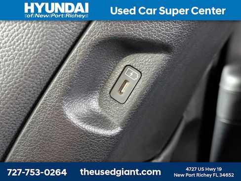 Used 2023 Hyundai Palisade Limited FWD image 19