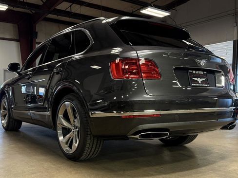 Used 2018 Bentley Bentayga image 13