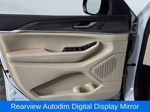 Used 2023 Jeep Grand Cherokee Limited w/ Luxury Tech Group II image 13