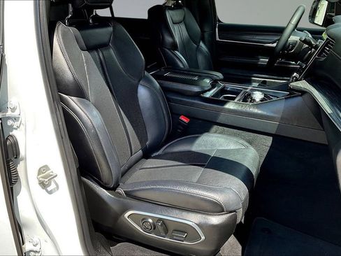 Used 2024 Jeep Wagoneer L Series II w/ Flexible Seating Group AWD/4WD image 27