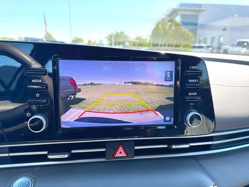 Used 2021 Hyundai Elantra SEL w/ Convenience Package FWD image 14