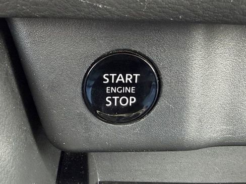 Used 2025 Nissan Rogue SV FWD image 19