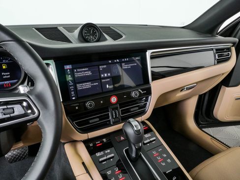 New 2026 Porsche Macan AWD/4WD image 13