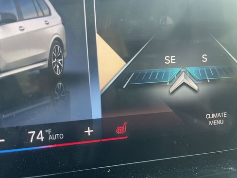 Used 2023 BMW X7 M60i image 30