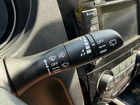 Used 2020 Nissan Rogue S FWD image 28