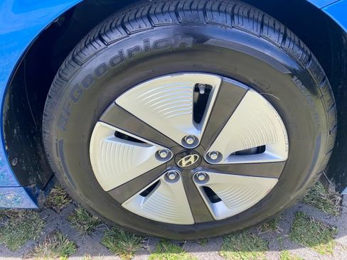 Used 2018 Hyundai Ioniq Blue FWD image 26