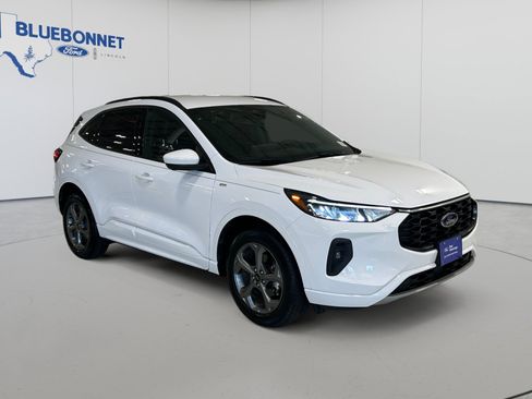 Certified 2023 Ford Escape ST-Line Select w/ Tech Pack #2 AWD/4WD image 3