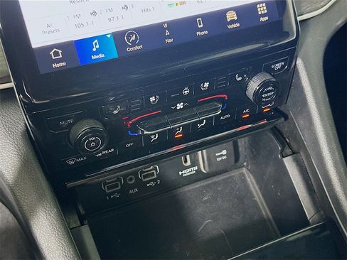 Used 2023 Jeep Grand Cherokee 30th Anniversary image 27