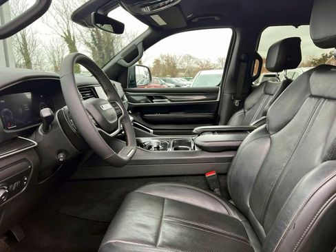 Used 2022 Jeep Wagoneer Series I w/ Convenience Group I AWD/4WD image 18