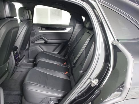 Certified 2025 Porsche Cayenne Coupe image 33