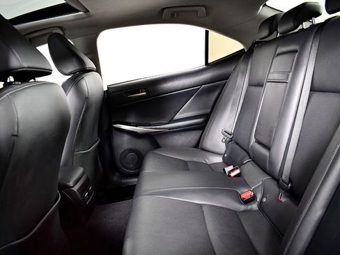 Used 2017 Lexus IS 300 AWD image 38