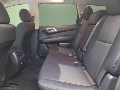 Used 2020 Nissan Pathfinder SV image 18