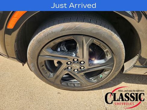Used 2025 Chevrolet Equinox EV RS FWD image 11