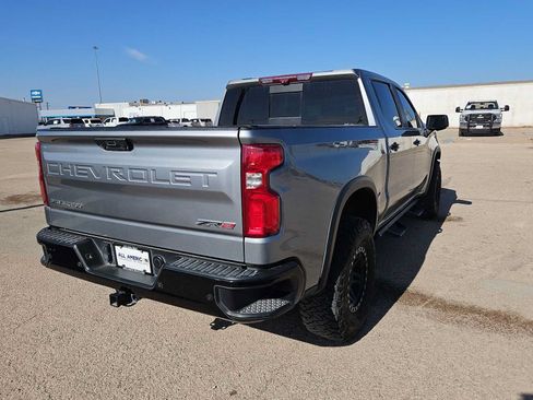 Used 2023 Chevrolet Silverado 1500 ZR2 w/ Technology Package AWD/4WD image 8