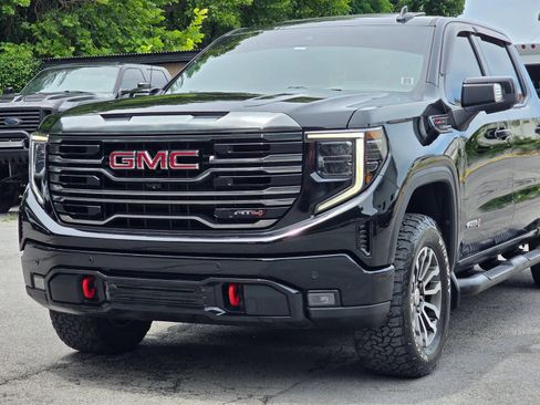 Used 2022 GMC Sierra 1500 AT4 w/ Technology Package AWD/4WD image 2